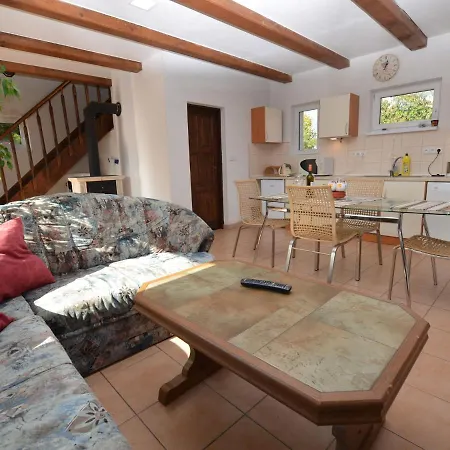 Cozy Holiday Home Near Forest In Bohemia * Labut